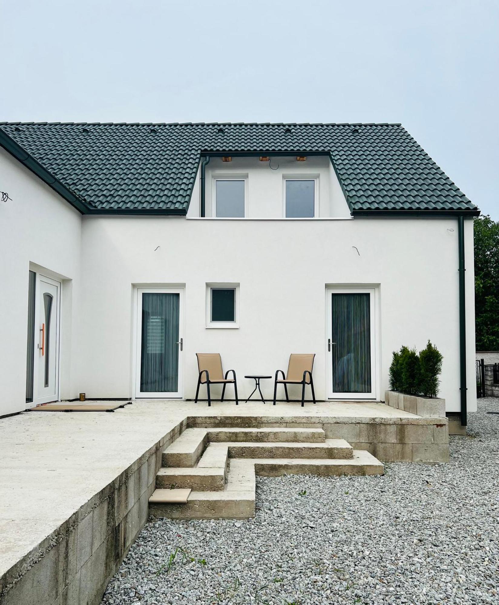 Turčianske Teplice 2 Moderne Apartmany 19 A 95 V Sukromi V Centre Mesta מראה חיצוני תמונה